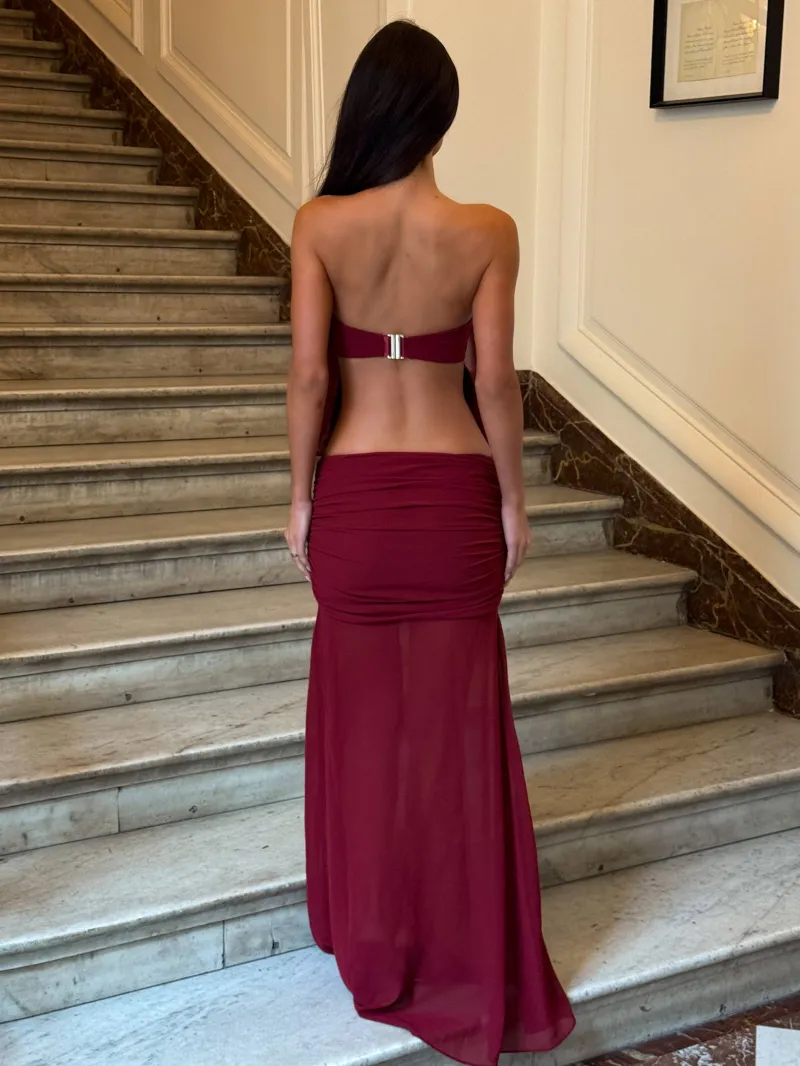BURGUNDY BACKLESS STRAPLESS MAXI DRESS - Image 3